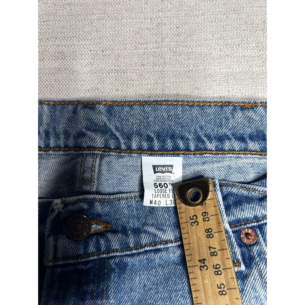 Vintage Levi's 560 Loose Fit Jeans Men's 40x30 USA Made Tapered Leg Light Wash